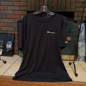 🎄Champion Mens XL Tee🎄